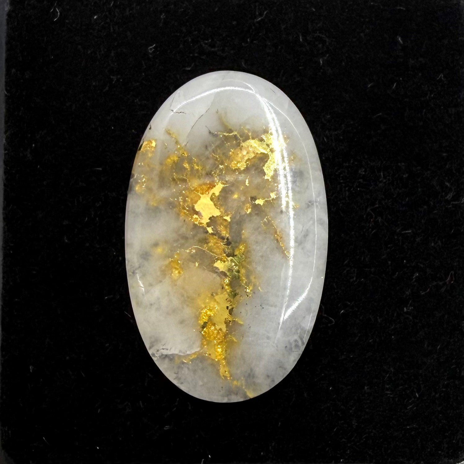 10.90ct Oval Gold Vein Quartz