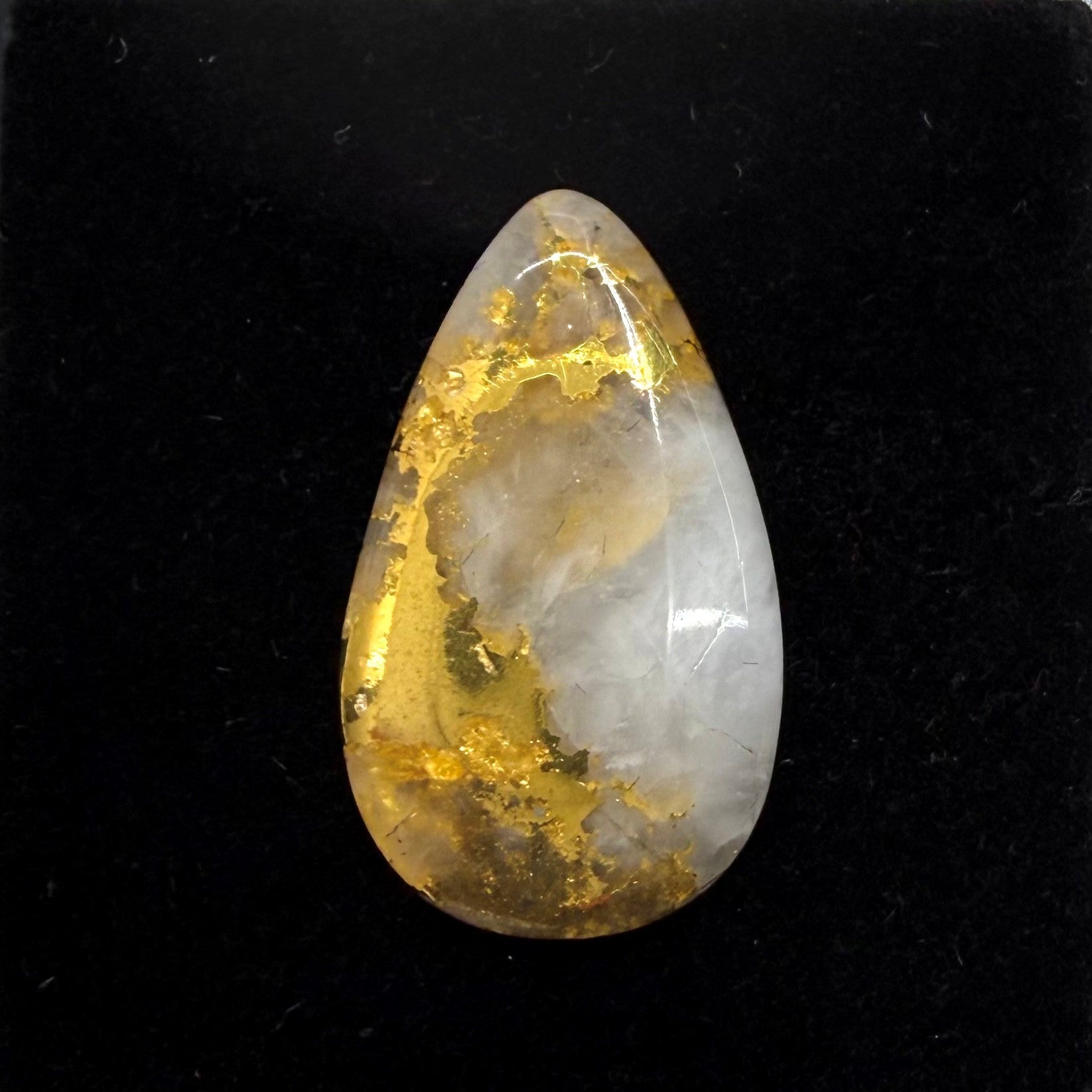 13.60ct Pear Gold Vein Quartz