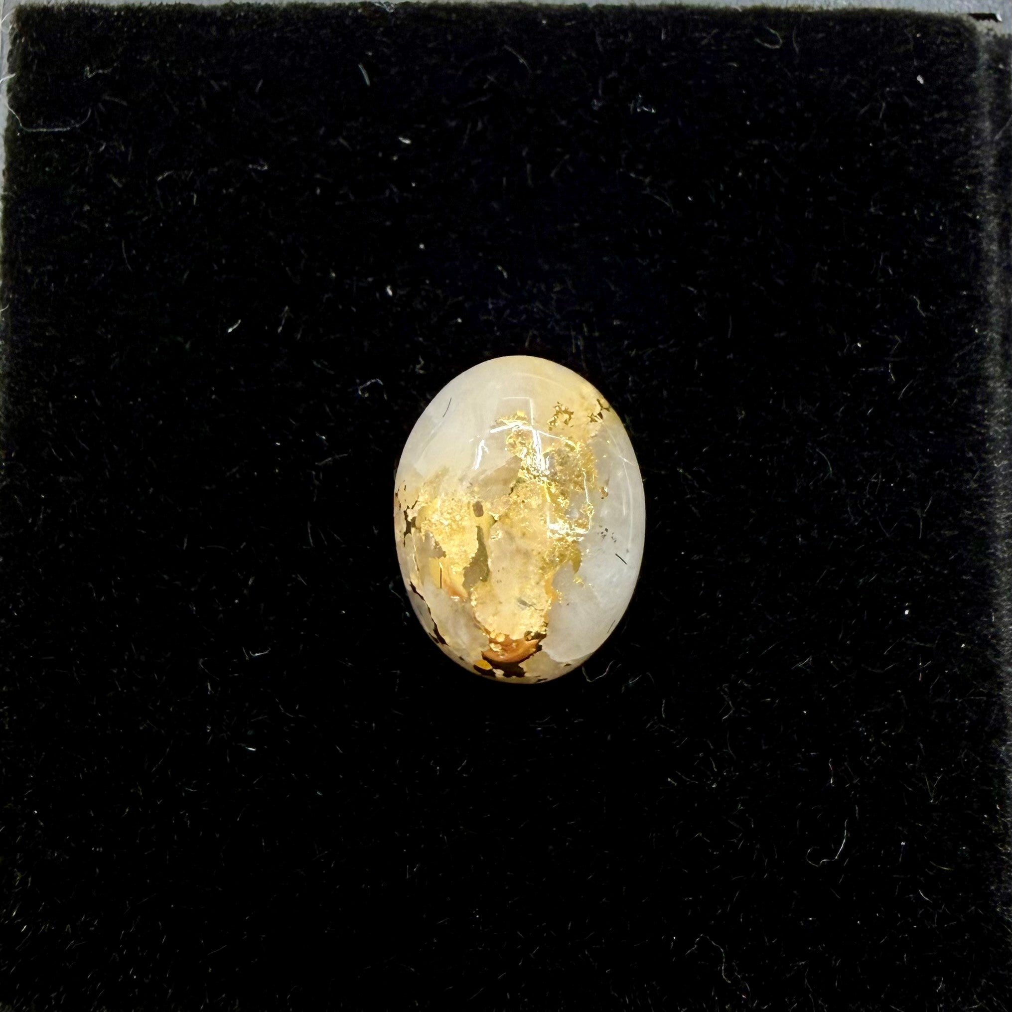 4.50ct Oval Gold Vein Quartz