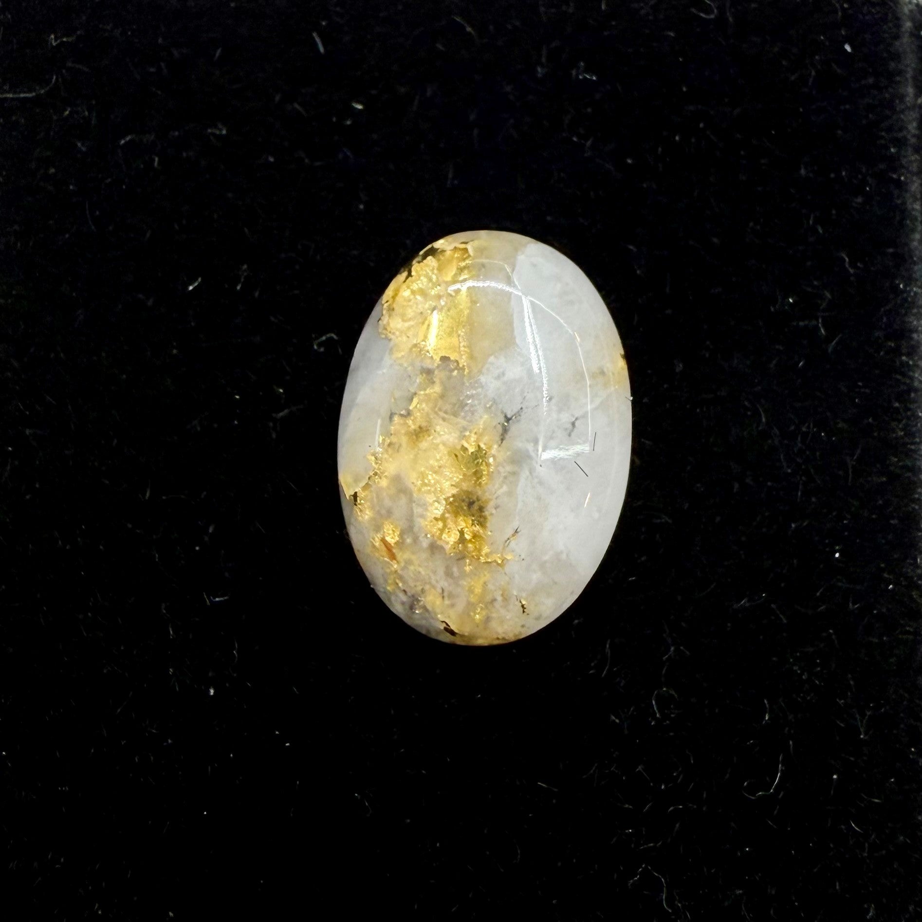 5.20ct Oval Gold Vein Quartz