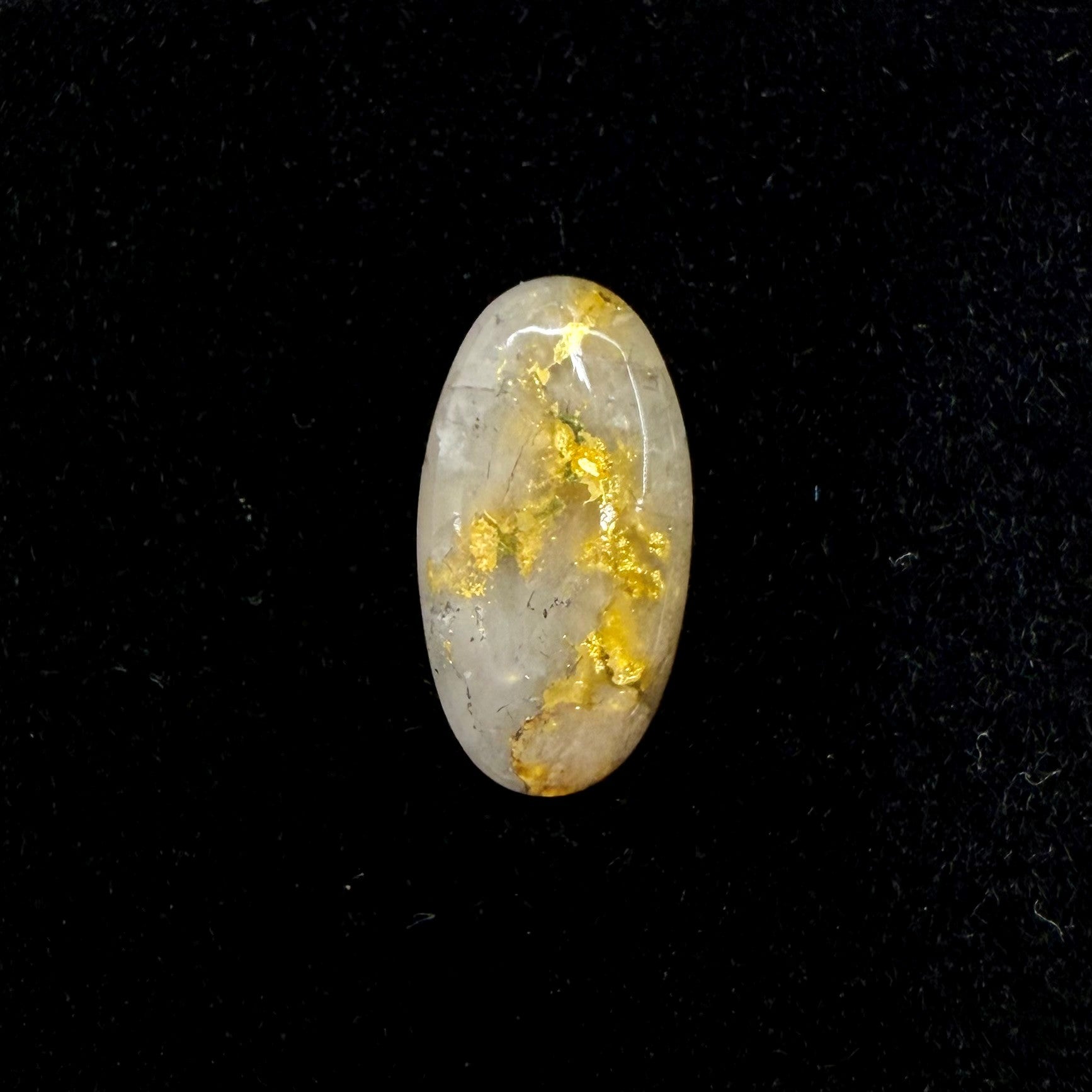 3.70ct Oval Gold Vein Quartz