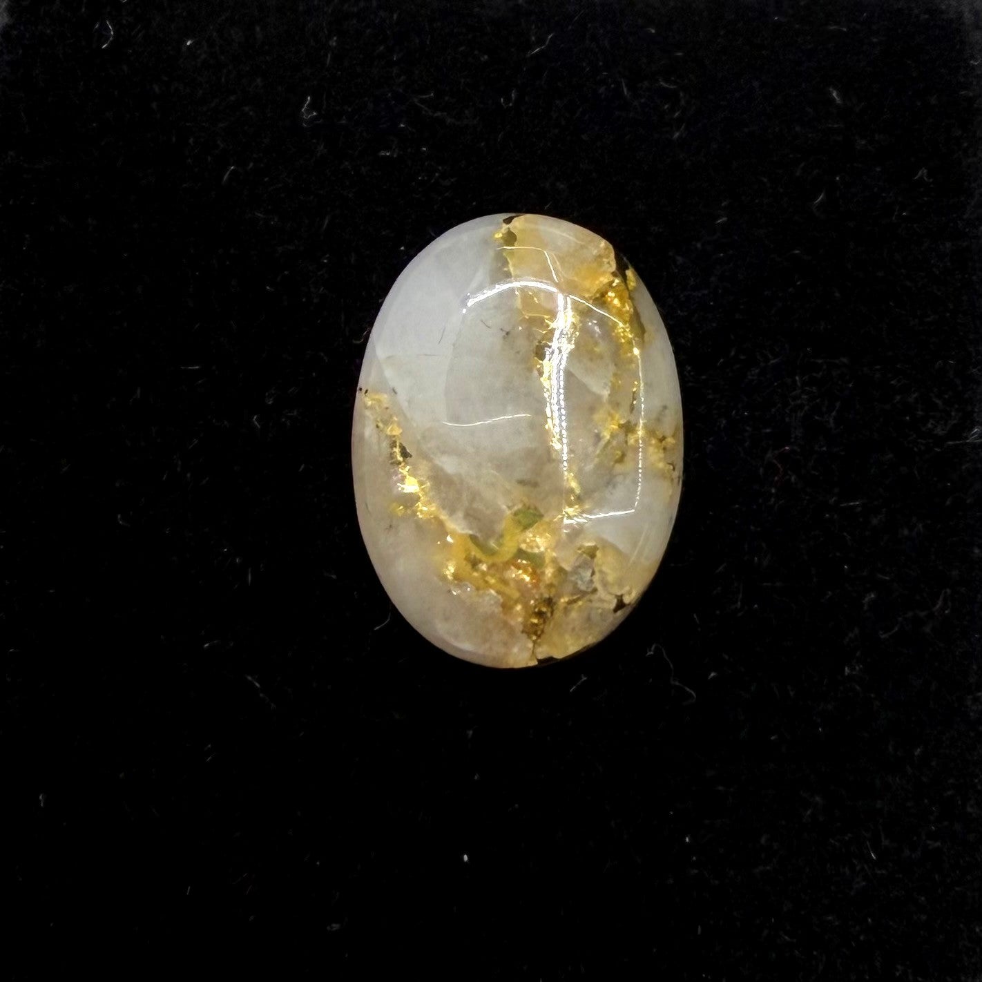 7.10ct Oval Gold Vein Quartz